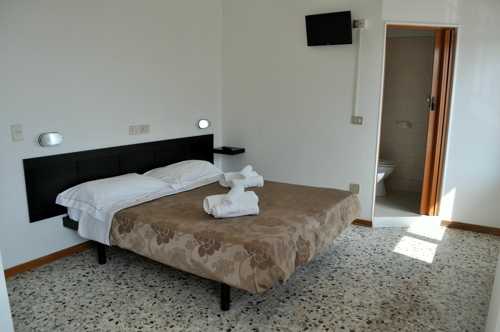 Hotel Urano Κατόλικα Εξωτερικό φωτογραφία
