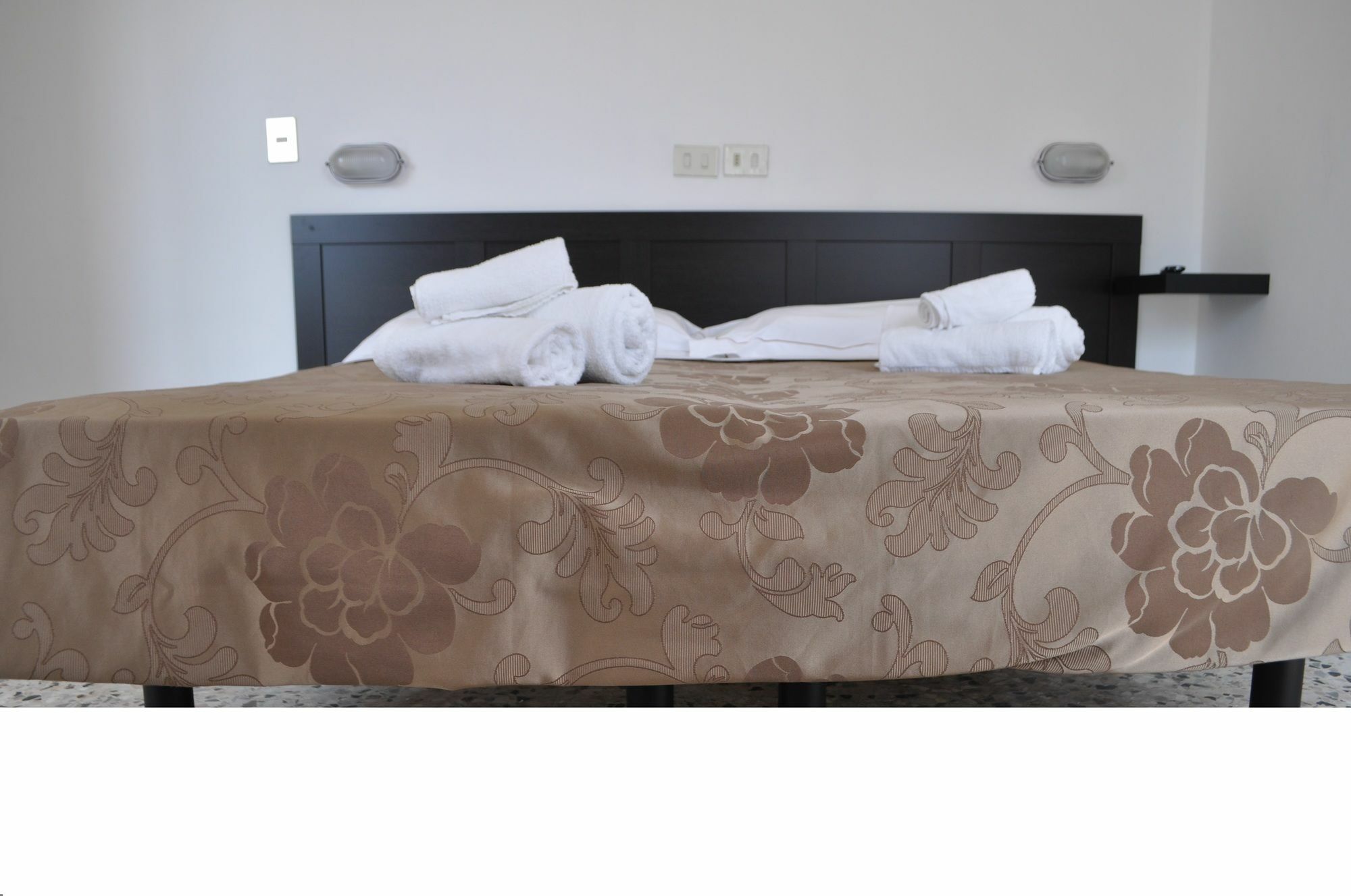 Hotel Urano Κατόλικα Εξωτερικό φωτογραφία
