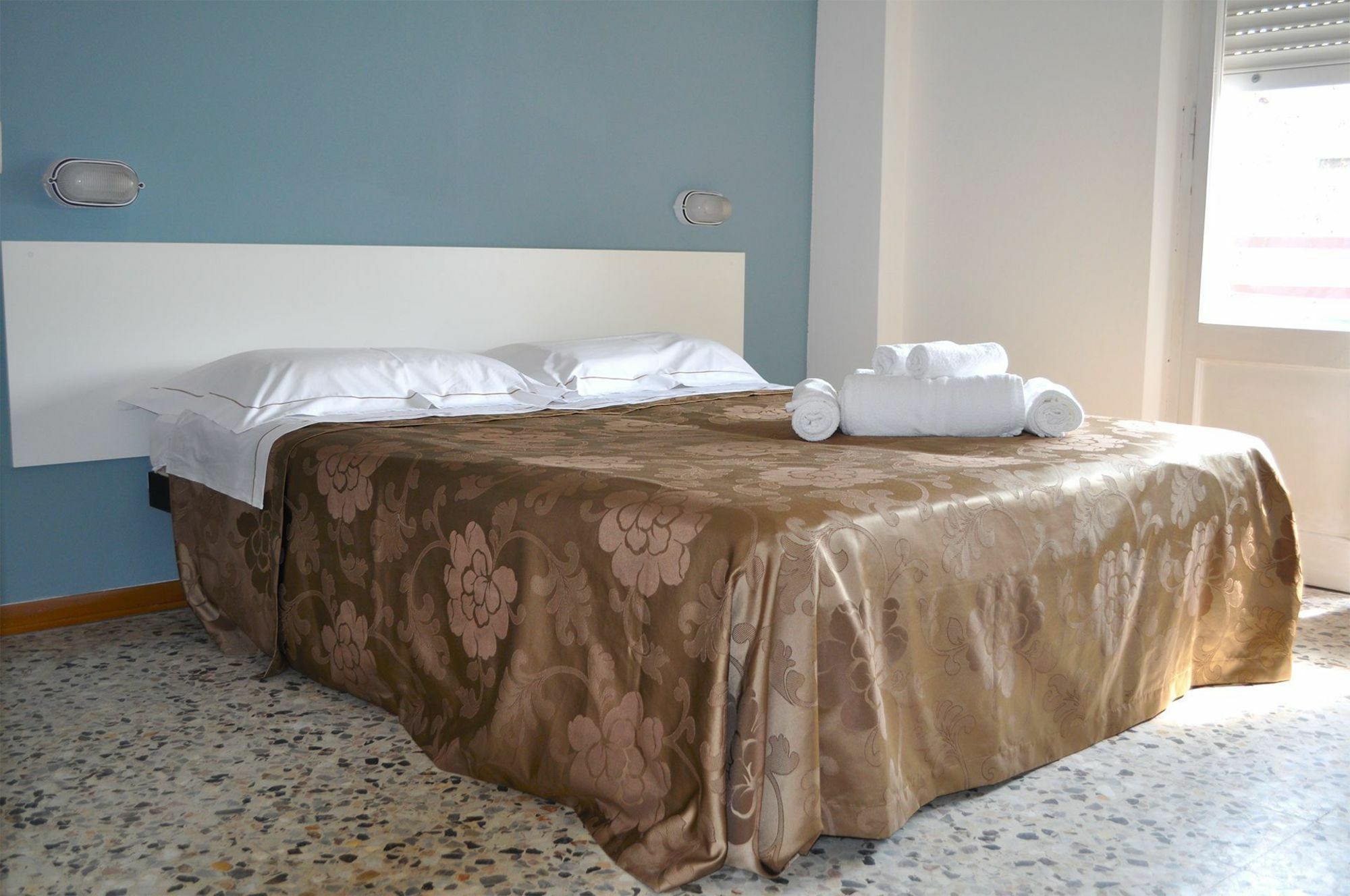 Hotel Urano Κατόλικα Εξωτερικό φωτογραφία