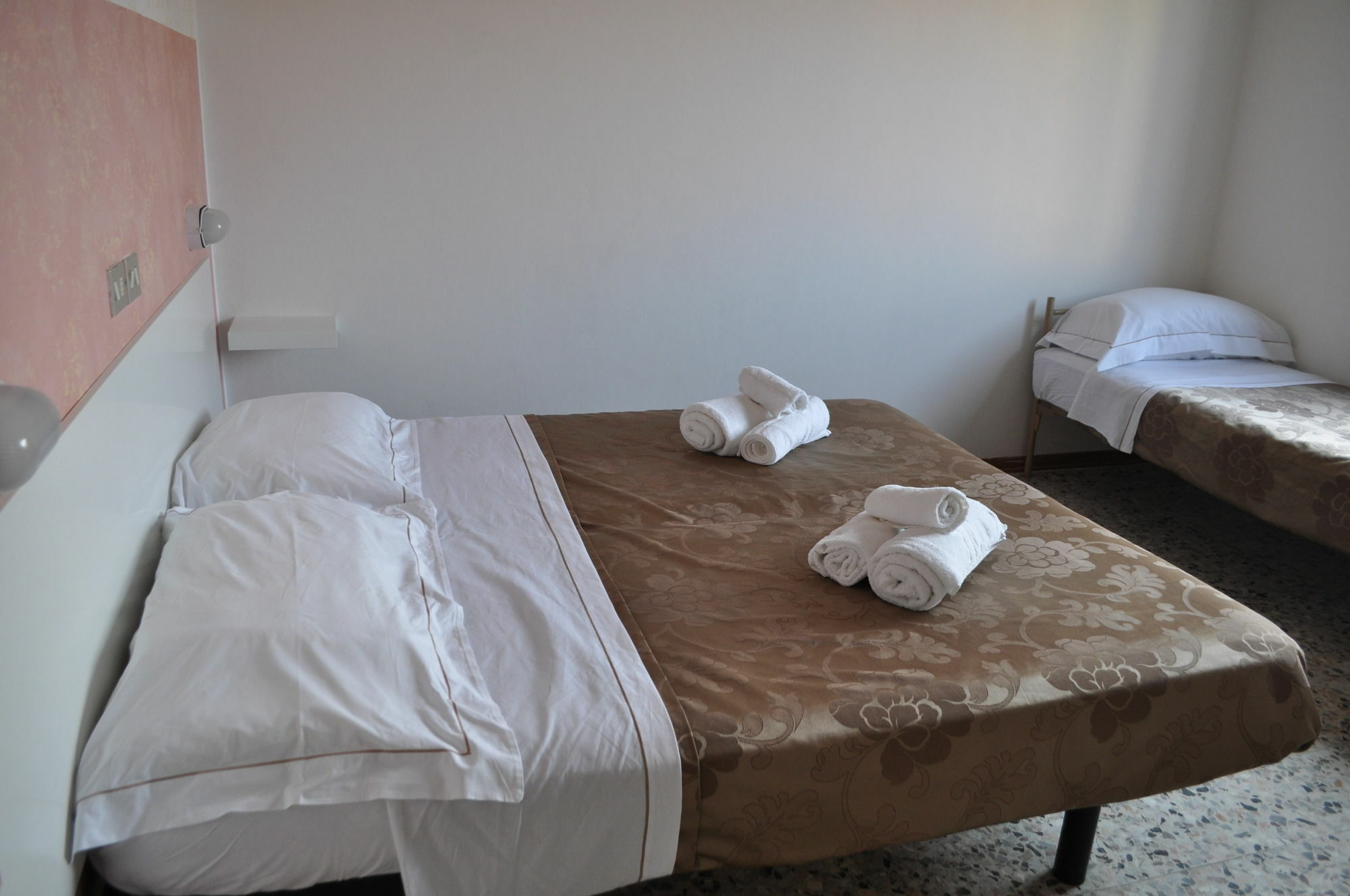 Hotel Urano Κατόλικα Εξωτερικό φωτογραφία